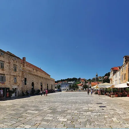 Apartman 1 Bedroom Amazing In Hvar